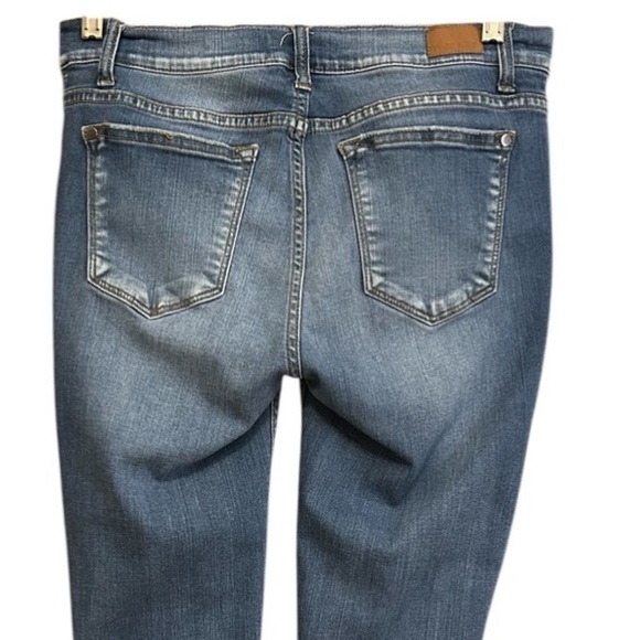 Judy Blue JB8240MD Women’s Low Rise Distressed Jeans Size 11 30x32.75 Denim
J - Picture 10 of 17